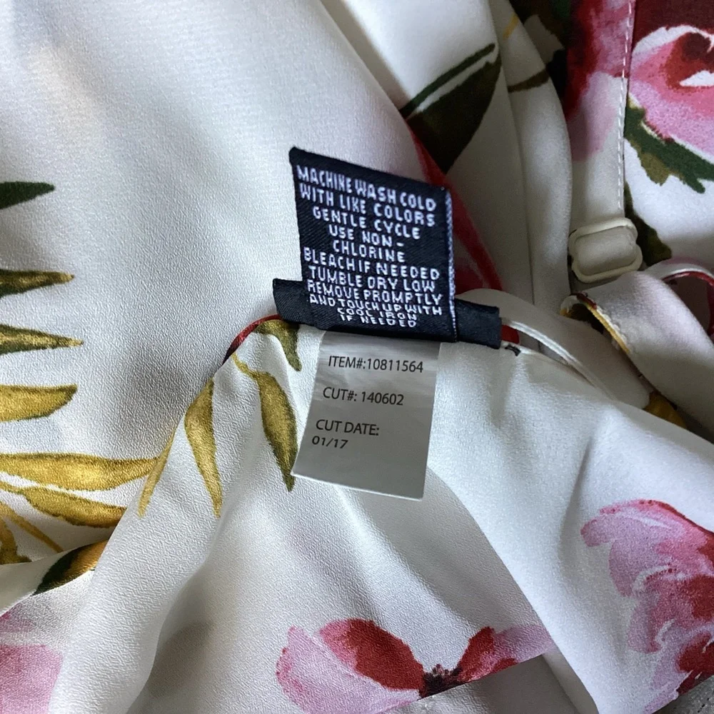 Torrid Floral Print Challis Cami Woman’s 1X Sharkbite Hem Cream & Pink Color - Picture 6 of 8